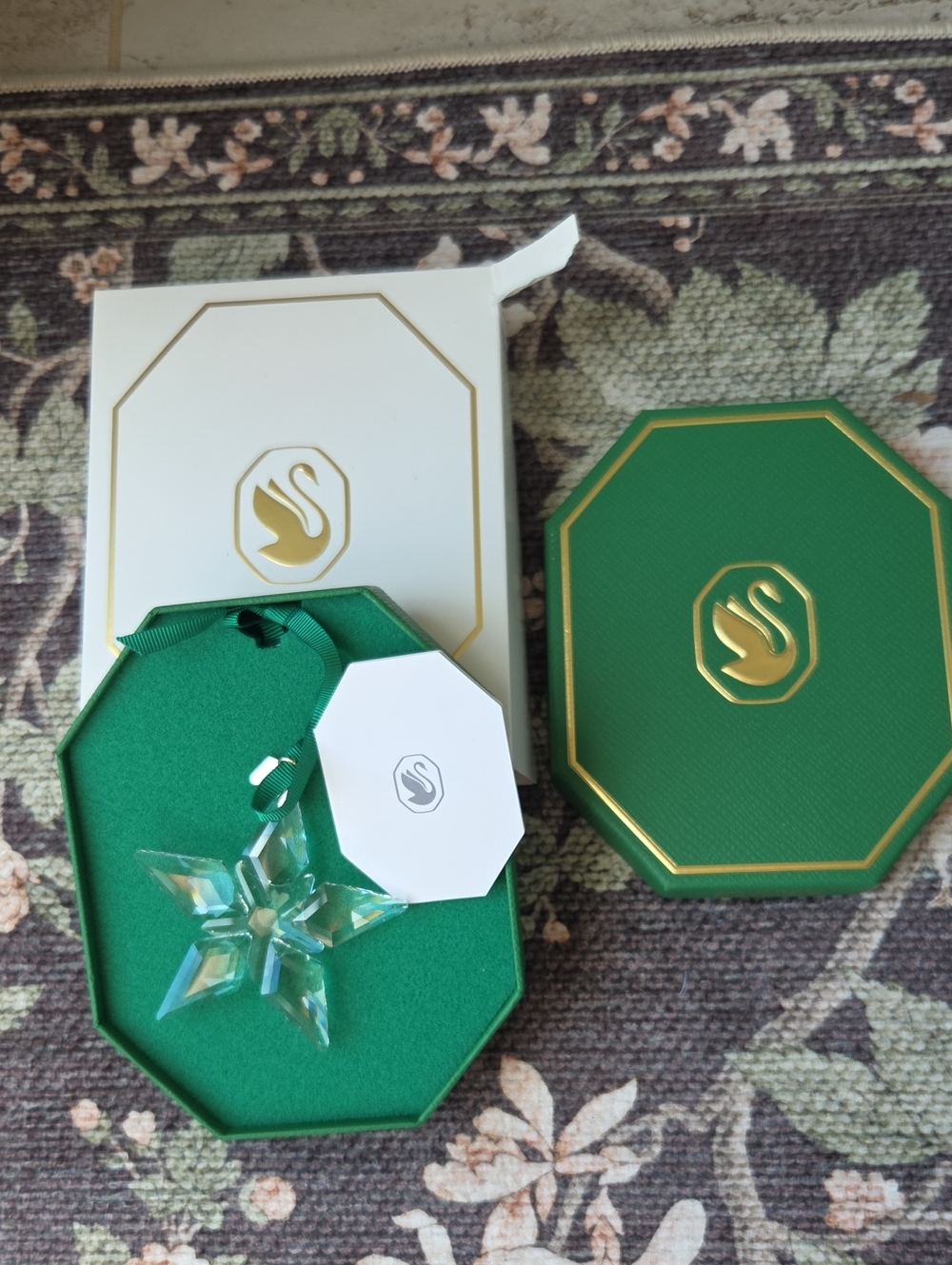 NIB Swarovski 2023 Annual Green Crystal Star Ornament with Gold-Trim Box
